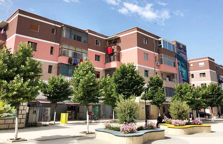 Drejt përfundimit “Rijetëzimi i fasadave në qendër të qytetit Dimal dhe segmenti rrugor që lidh qendrën me shëtitoren përreth lumit Osum”