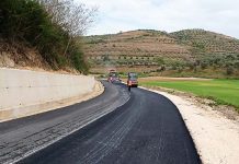 Drejt përfundimit rikonstruksioni i rrugës Roskovec – Poshnjë