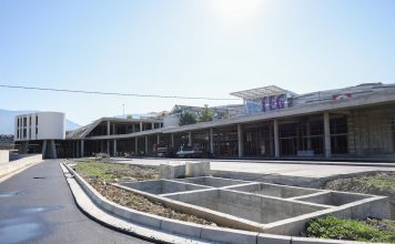 Holle, biletari, ambiente çlodhëse dhe për taksi/ Terminali Lindor i Tiranës drejt fundit, ja kur do jetë gati (FOTO)
