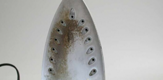 Ju janë ngjitur rrobat në hekurin tuaj? Një mënyrë e thjeshtë si mund ta pastroni