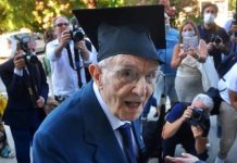 Kurrë nuk është vonë/ 98 vjeçari merr diplomën e dytë brenda pak vitesh