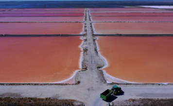 FOTOT/ Këto pamje “të veçanta” vijnë nga Vlora, ja si shpjegohet fenomeni