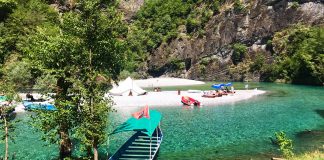 Mrekullia shqiptare, lumi i Shalës tërheq mijëra vizitorë (FOTOT)