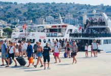 Shifrat e turizmit/ Mbi 150 mijë pasagjerë dhe 400 jahte turistike në Portin e Sarandës