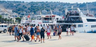 Shifrat e turizmit/ Mbi 150 mijë pasagjerë dhe 400 jahte turistike në Portin e Sarandës