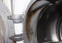 Si të pastroni mykun e lavatriçes dhe të “shpëtoni” rrobat