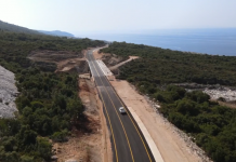 FOTOT/ Hapet për qarkullimin e automjeteve segmenti i ri rrugor Palasë-Dhërmi