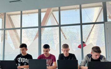 Code for Albania, 3 vjet trajnim për teknologjinë/ Redi flet për eksperiencën me instruktorët amerikanë: Kam gjetur rrugën që duhet të ndjek