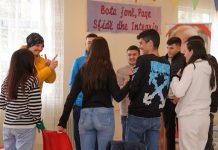 Hapet për herë të parë në Shqipëri gjimnaz për nxënësit që nuk dëgjojnë, për nxënësit nga rrethet konvikti falas