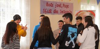 Hapet për herë të parë në Shqipëri gjimnaz për nxënësit që nuk dëgjojnë, për nxënësit nga rrethet konvikti falas