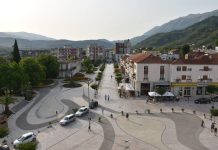 FOTOT/ Përmeti mahnitës, destinacioni i preferuar i turistëve vendas dhe të huaj