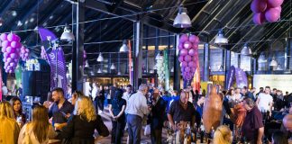 FOTOT/ “Festivali i Verës” mbledh qindra qytetarë tek Pazari i Ri në Tiranë