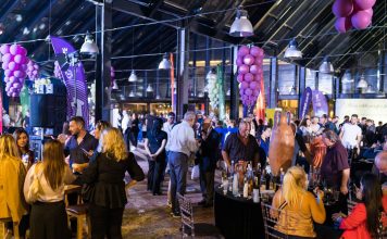 FOTOT/ “Festivali i Verës” mbledh qindra qytetarë tek Pazari i Ri në Tiranë