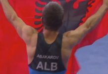 Moment historik/ Shqipëria kampione bote, medalje ari për mundjen shqiptare