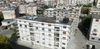 FOTOT/ Nis rikonstruksioni i 24 pallateve parafabrikate në Durrës