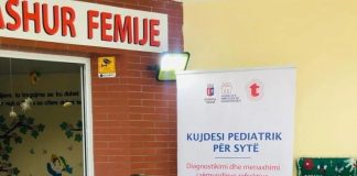 Doktoresha siguron pajisjen, fëmijët e kopshteve në Tiranë kontroll falas të syve