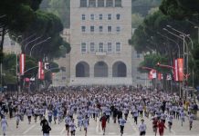 “Fun Run Tirana”, qindra nxënës të shkollave 9-vjeçare dhe të mesme mbushin bulevardin