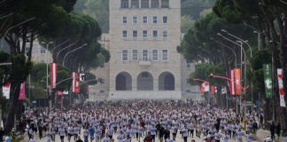 “Fun Run Tirana”, qindra nxënës të shkollave 9-vjeçare dhe të mesme mbushin bulevardin