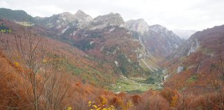FOTOGALERI/ Çeremi, fshati alpin që të mahnit me peizazhin e tij të artë
