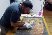 FOTOT/ Ekspertët restaurojnë ikonën mbi 300 vjeçare në Berat