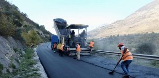 FOTOT/ Përfundon rehabilitimi i shtresave asfaltike në aksin Tepelenë-Gjirokastër