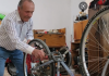 Njihuni me Mikelin, 80-vjeçari mjeshtër i biçikletave: Zanatin dua t’ia lë djalit
