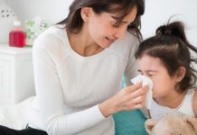 Gripi i vjeshtës, kjo kurë shtëpiake me mjaltë ju vjen në ndihmë