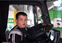 4 breza mekanikë/ Njihuni me mekanikun 8- vjeçar nga Berati që po i magjeps të gjithë