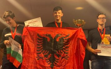 Njihuni me Kelvinin, djaloshi nga Saranda shpallet kampion i Ballkanit në shah