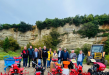 25 fermerë në Tiranë mbështeten me makineri mekanike bujqësore