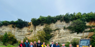 25 fermerë në Tiranë mbështeten me makineri mekanike bujqësore