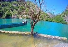 Lugina e Shalës “rrëmben” turistët, ja sa persona e vizituan këtë vit (FOTOT)