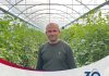 NJEREZIT E PUNES/ Njihuni me Ilian, sipërmarrësin e sukssesshëm të domateve