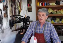 45 vite këpucar, 61-vjeçari nga Dibra: Zanati më jep lumturi, ndihem shumë mirë. Mos ikni nga Shqipëria