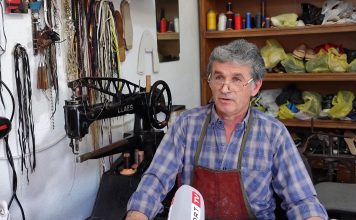 45 vite këpucar, 61-vjeçari nga Dibra: Zanati më jep lumturi, ndihem shumë mirë. Mos ikni nga Shqipëria