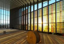 Dritare që prodhojnë energji elektrike, shpikja zvicerane që mund të ndryshojë botën