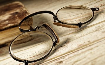 KURIOZITET/ Kur dhe kush i shpiku syzet?