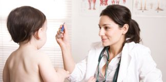 KESHILLA – 13 mënyra natyrale si të qetësoni kollën tek fëmijët, çfarë duhet të bëni