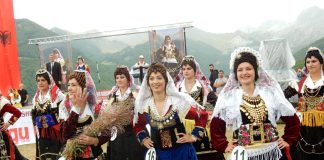 Xhubleta shqiptare pasuri e gjithë botës, vjen lajmi fantastik për veshjen 4 mijë vjeçare të shqiptarëve