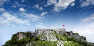 Kalaja e Rozafës në Shkodër tërheq mijëra turistë