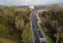 FOTOT/ Hapet rruga e re drejt aeroportit “Nënë Tereza”, lehtëson lëvizjen e automjeteve