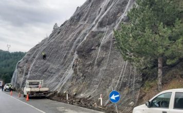 FOTOT/ Instalohen 3800 rrjeta metalike në aksin Vau Dejës-Kukës