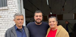 Njerëzit e punës/ Njihuni me Livanin nga Belshi, prodhon 3 tonë ullinj në vit