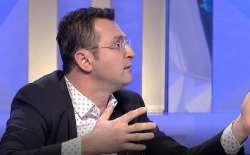 8 orë pa lëvizur/ Mjeku Altin Veshti tregon si operoi fëmijën 9 ditësh që kishte zemrën mbrapsht