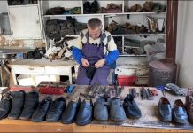 VIDEO/ Njihuni me opingbërësin krutan, xha Haxhiu: Me këtë zanat jetoj normalisht, ia kam trashëguar edhe djalit