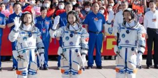 Astronautët kinezë kthehen në Tokë pas një misioni 6-mujor në stacionin hapësinor