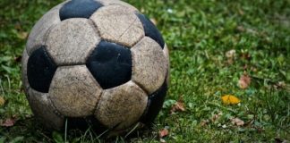 Cili shtet e shpiku futbollin?