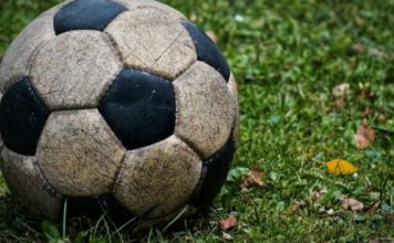 Cili shtet e shpiku futbollin?