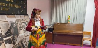 VIDEO/ Njihuni me Artenisën, 14-vjeçarja nga Lezha që i bie çiftelisë: U frymëzova nga gjyshi për ta mësuar