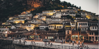 Revista britanike e rendit Beratin ndër 10 qytetet për t’u vizituar në 2023-shin